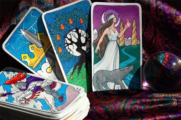 A Guide to Tarot Card Decks