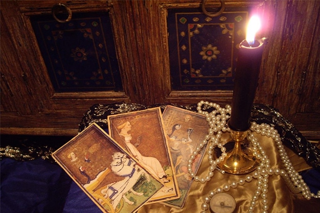 The History of Magic Tricks and Tarot Cards