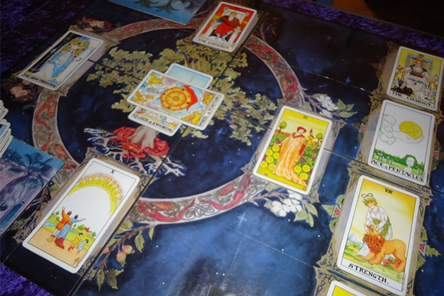 The Types of Tarot Decks